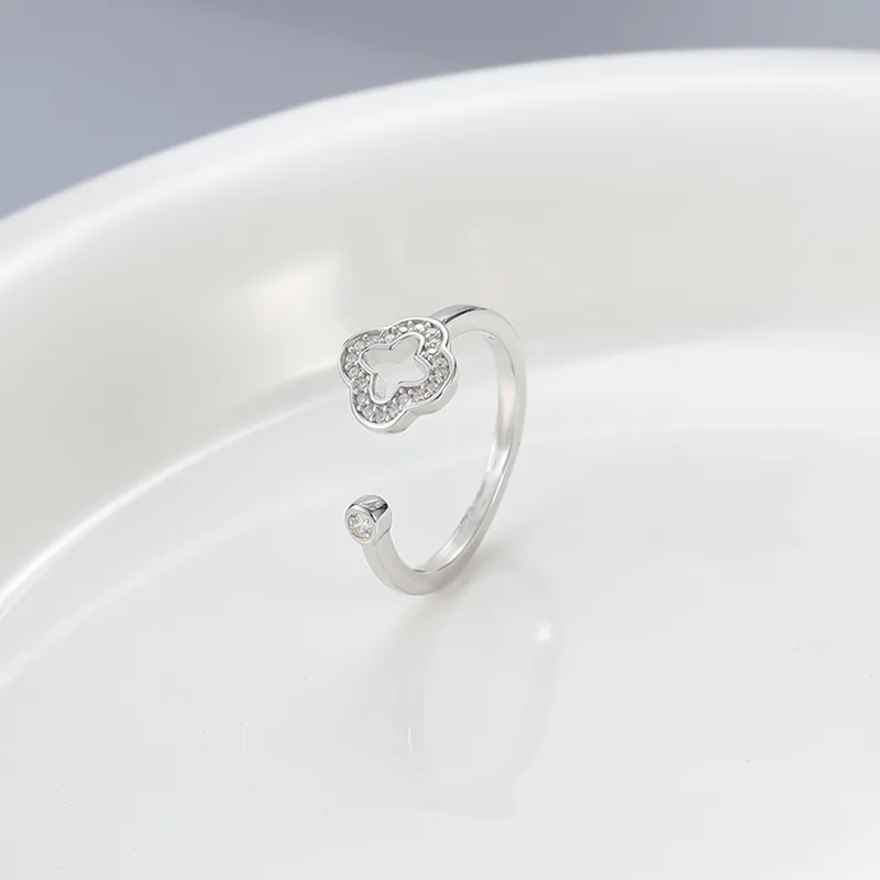 Mrs. Clover 4 Leaf Silver Ring